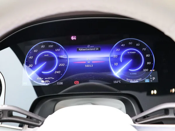 Mercedes-Benz EQE (2024) — foto 8 van 35