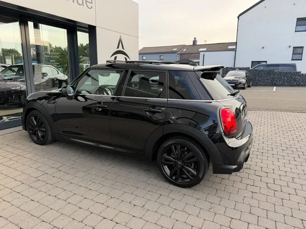 Mini Cooper (2021) — foto 17 van 25