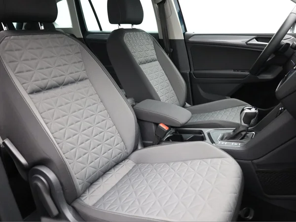 VOLKSWAGEN Tiguan (2022) — foto 20 van 21