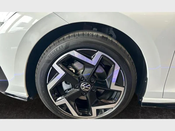 VOLKSWAGEN Golf VIII (2026) — foto 13 van 16