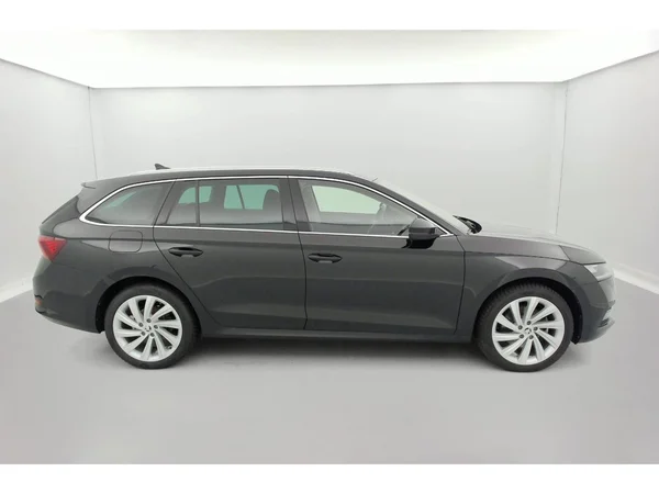 SKODA Octavia Combi PHEV (2022) — foto 14 van 36