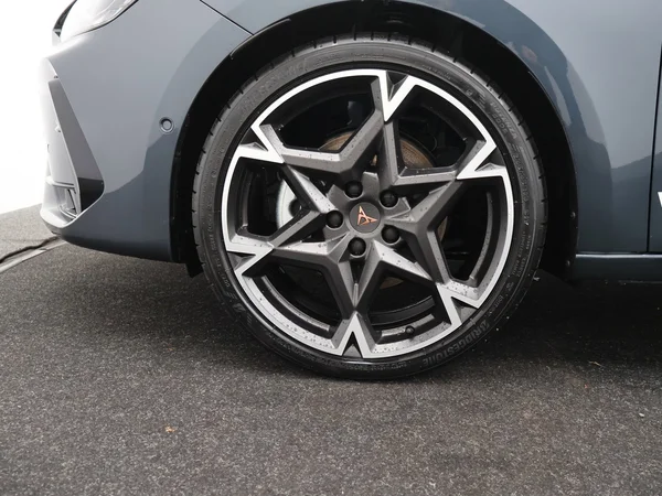 CUPRA Leon (2025) — foto 14 van 23