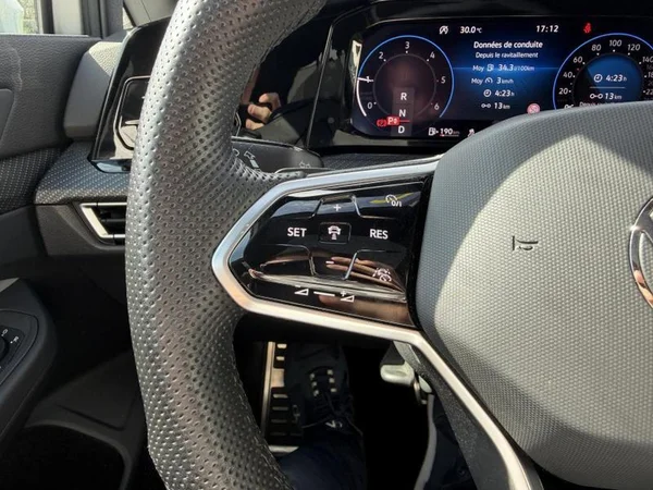 VOLKSWAGEN Golf VIII Dsl (2023) — foto 15 van 23