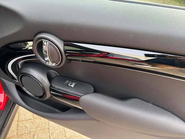 MINI Mini 5 Doors (F55 LCI II) (2022) — foto 9 van 24