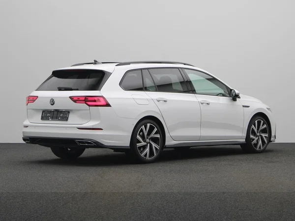 VOLKSWAGEN Golf VIII SW (2024) — foto 12 van 22