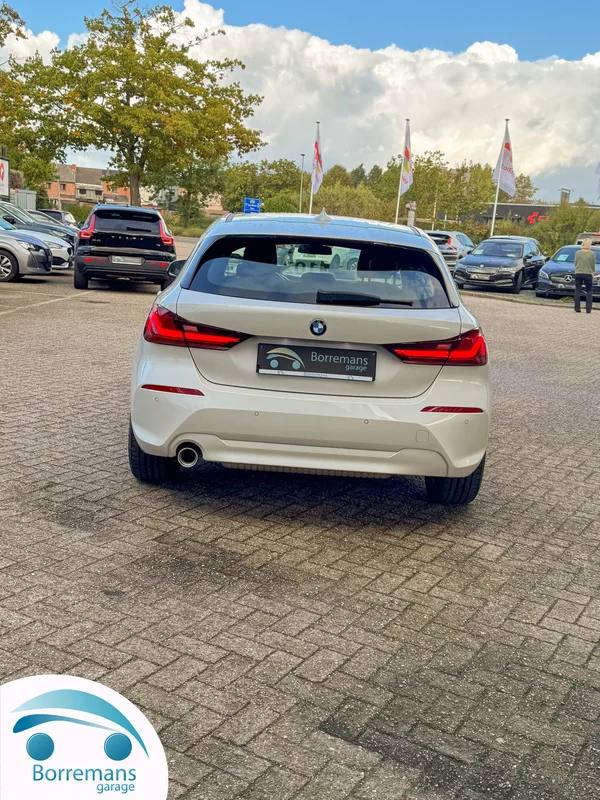 BMW 116 (2023) — foto 31 van 44