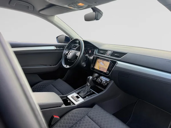 SKODA Superb Combi (2022) — foto 17 van 23