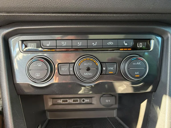 VOLKSWAGEN Tiguan (2018) — foto 6 van 23