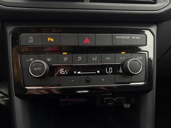 VOLKSWAGEN T-Cross (2019) — foto 18 van 26