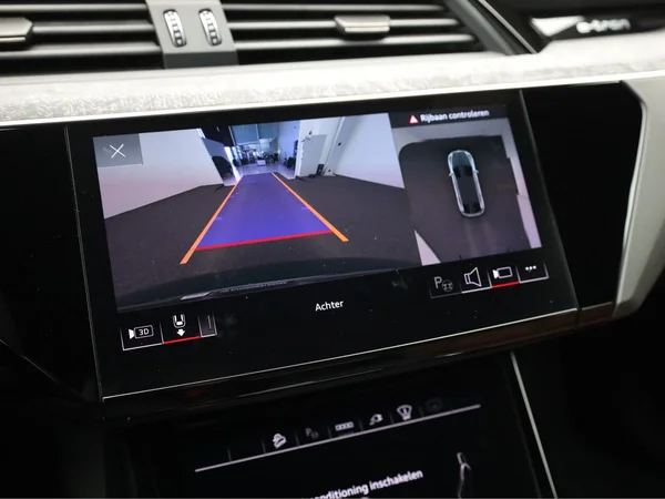 AUDI Q8 e-tron Sportback (2025) — foto 15 van 25