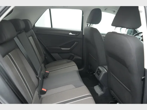 VOLKSWAGEN T-Roc (2019) — foto 16 van 24