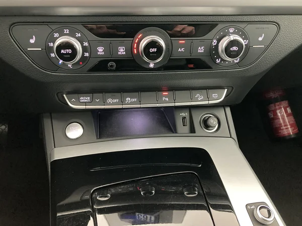 AUDI Q5 (2022) — foto 18 van 36