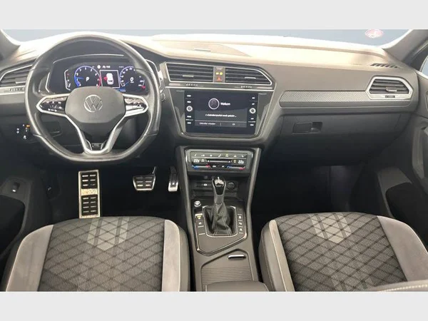 VOLKSWAGEN Tiguan (2023) — foto 2 van 15