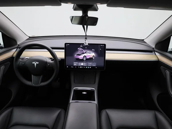 Tesla Model Y (2023) — foto 32 van 43