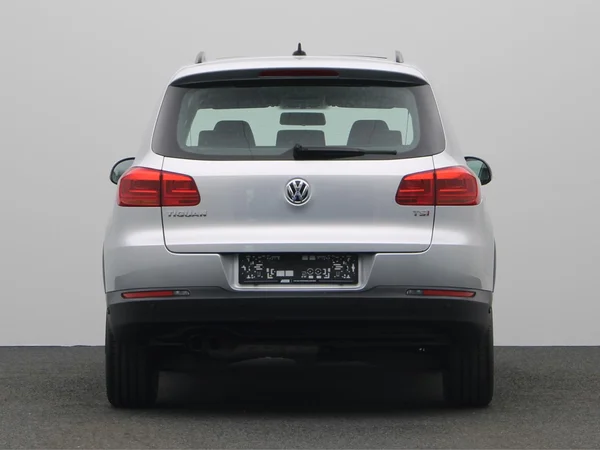 VOLKSWAGEN Tiguan (2016) — foto 16 van 19