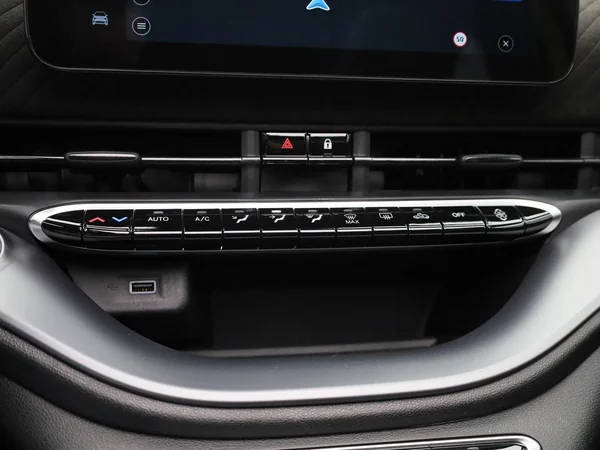 Fiat 500C (2023) — foto 10 van 48