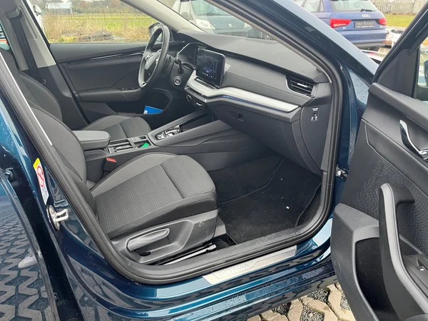 SKODA Octavia Combi (2024) — foto 6 van 24