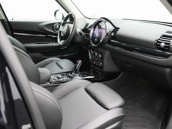 MINI Clubman (2023) — foto 35 van 48