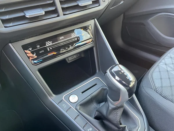 VOLKSWAGEN Taigo (2024) — foto 15 van 16