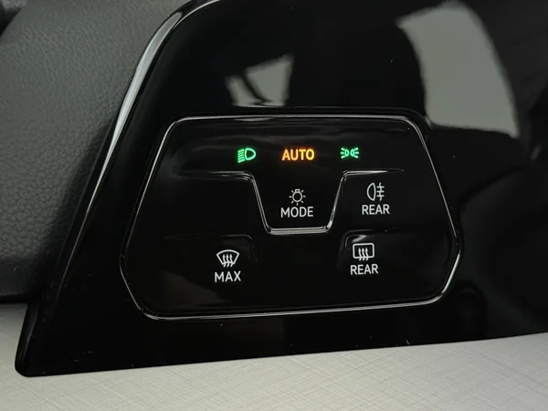 VOLKSWAGEN Golf Variant (2025) — foto 19 van 30