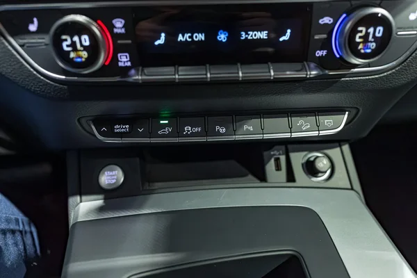 Audi Q5 (2023) — foto 25 van 34