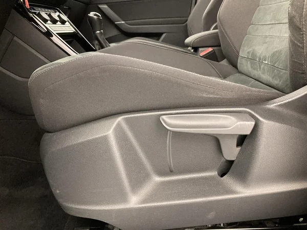 VOLKSWAGEN Touran (2019) — foto 25 van 36