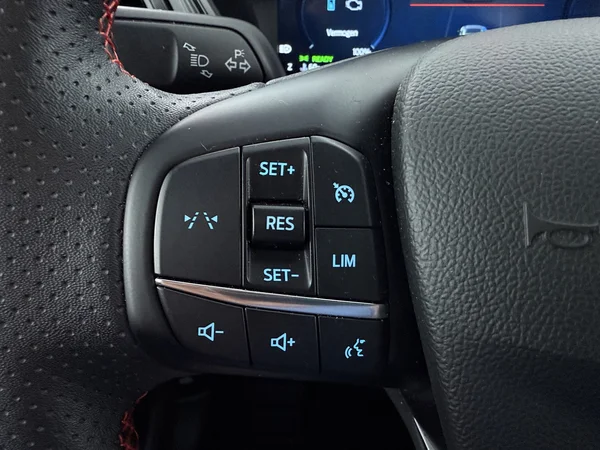 FORD Kuga (2025) — foto 9 van 29