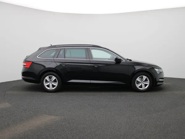 Škoda Superb (2024) — foto 38 van 40