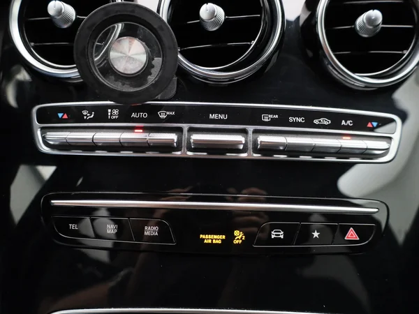 Mercedes-Benz GLC (2021) — foto 15 van 44