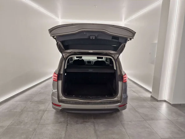 Ford S-Max (2017) — foto 11 van 16