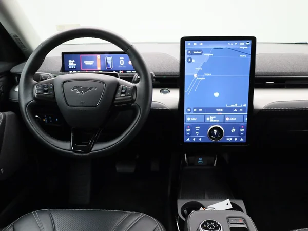 Ford Mustang Mach-E (2023) — foto 39 van 41