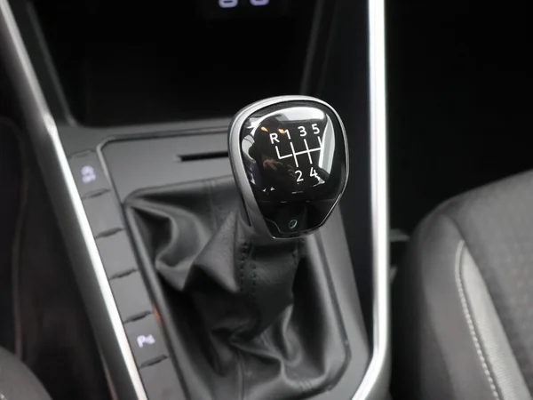 VOLKSWAGEN Polo (2024) — foto 16 van 23