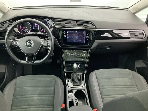 VOLKSWAGEN Touran (2020) — foto 18 van 31