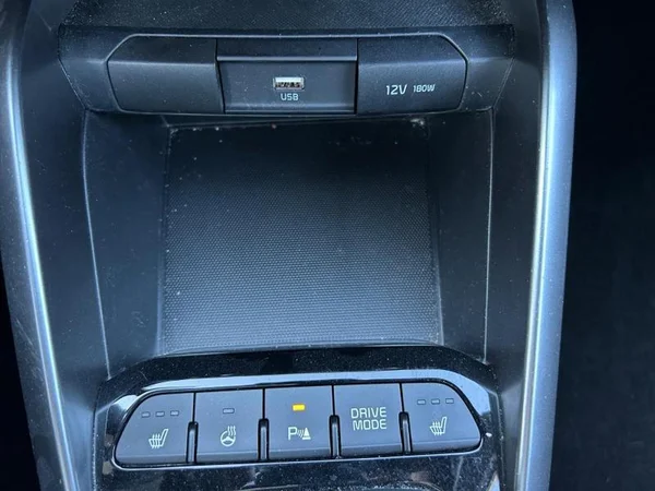 KIA Stonic (2024) — foto 17 van 33