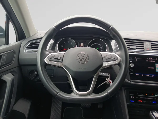 VOLKSWAGEN Tiguan (2021) — foto 16 van 18