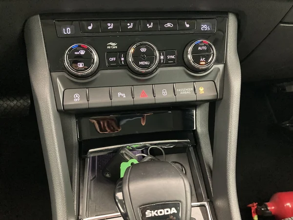 SKODA Karoq (2023) — foto 21 van 36