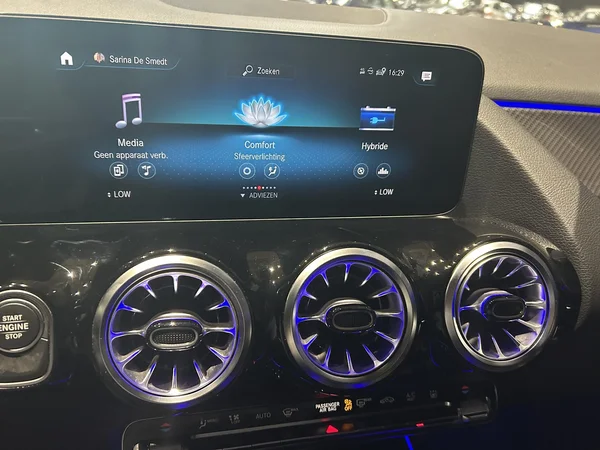 Mercedes-Benz GLA (2023) — foto 7 van 18