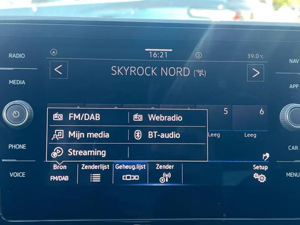 VOLKSWAGEN T-Roc (2024) — foto 13 van 26