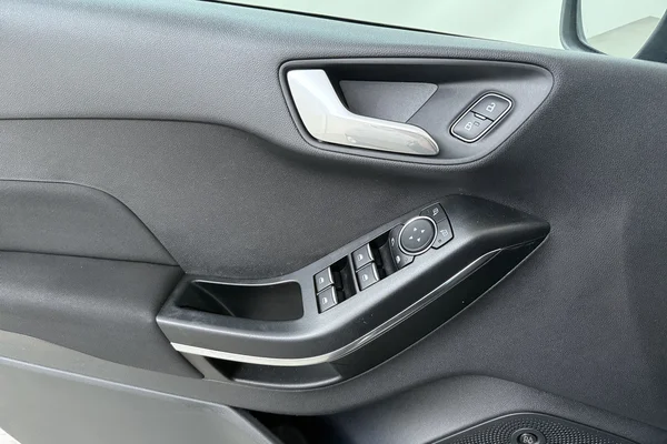 Ford Fiesta (2018) — foto 8 van 20