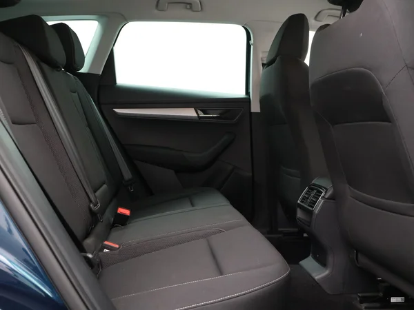 SKODA Karoq (2023) — foto 2 van 24