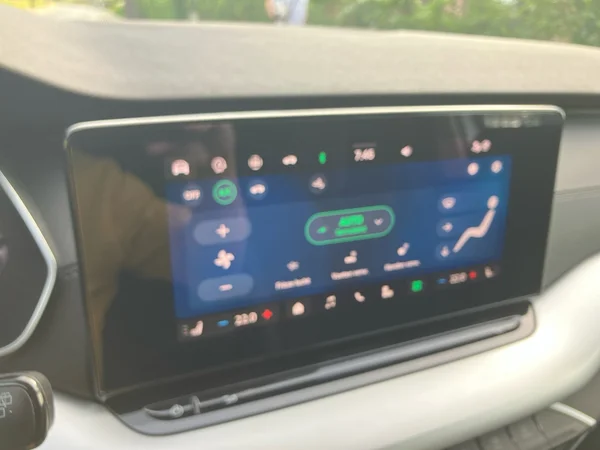 SKODA Octavia Combi (2025) — foto 16 van 25