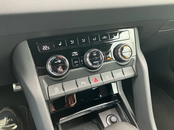 SKODA Karoq (2023) — foto 15 van 25