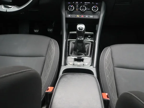 Škoda Karoq (2021) — foto 6 van 25