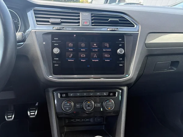 VOLKSWAGEN Tiguan (2019) — foto 8 van 24