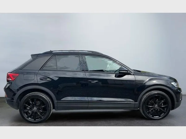 Volkswagen T-Roc (2023) — foto 26 van 29