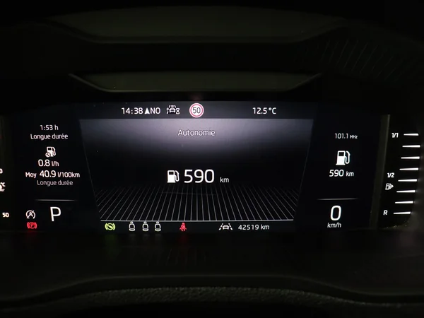 SKODA Karoq (2024) — foto 4 van 17