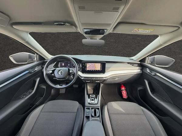 SKODA Octavia Combi (2024) — foto 18 van 20