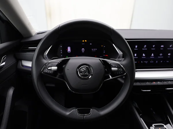 SKODA Octavia Combi (2023) — foto 6 van 18