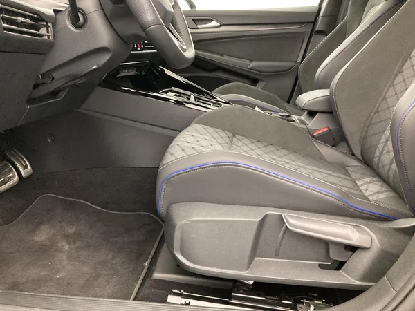 VOLKSWAGEN Golf VIII (2025) — foto 17 van 36