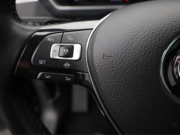 VOLKSWAGEN Tiguan (2019) — foto 8 van 22